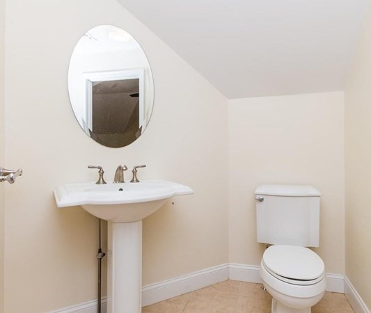 3 bed, 2 bath apartment for rent at 37 Hiawatha Ave, Waltham — photo 22 of 31