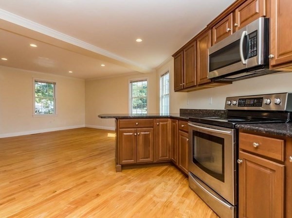 3 bed, 2 bath apartment for rent at 37 Hiawatha Ave, Waltham — photo 6 of 31