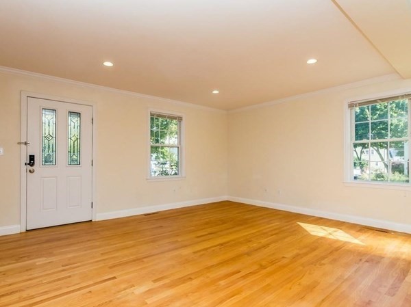 3 bed, 2 bath apartment for rent at 37 Hiawatha Ave, Waltham — photo 9 of 31