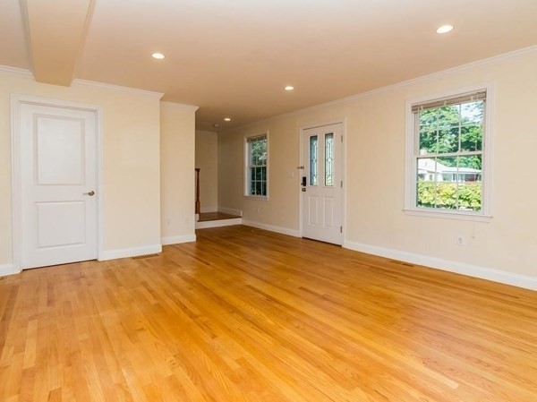 3 bed, 2 bath apartment for rent at 37 Hiawatha Ave, Waltham — photo 10 of 31