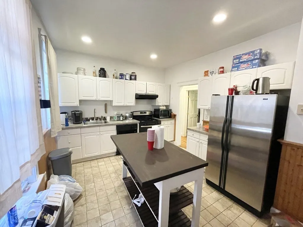 3 bed, 1 bath apartment for rent at 37 Hillside St Unit 1, Mission Hill — photo 2 of 11