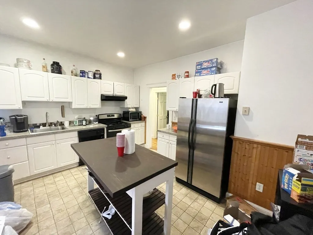 3 bed, 1 bath apartment for rent at 37 Hillside St Unit 1, Mission Hill — photo 1 of 11