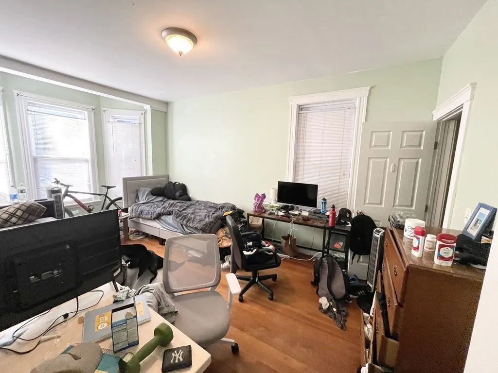 3 bed, 1 bath apartment for rent at 37 Hillside St Unit 1, Mission Hill — photo 7 of 11