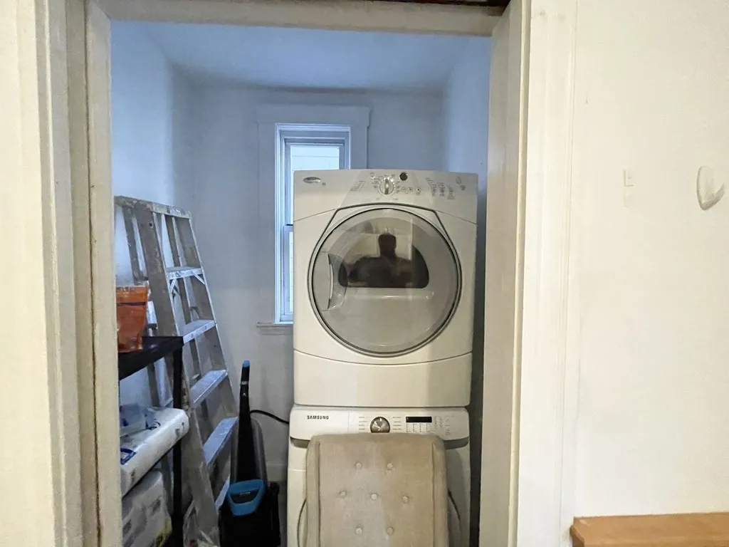 3 bed, 1 bath apartment for rent at 37 Hillside St Unit 1, Mission Hill — photo 9 of 11