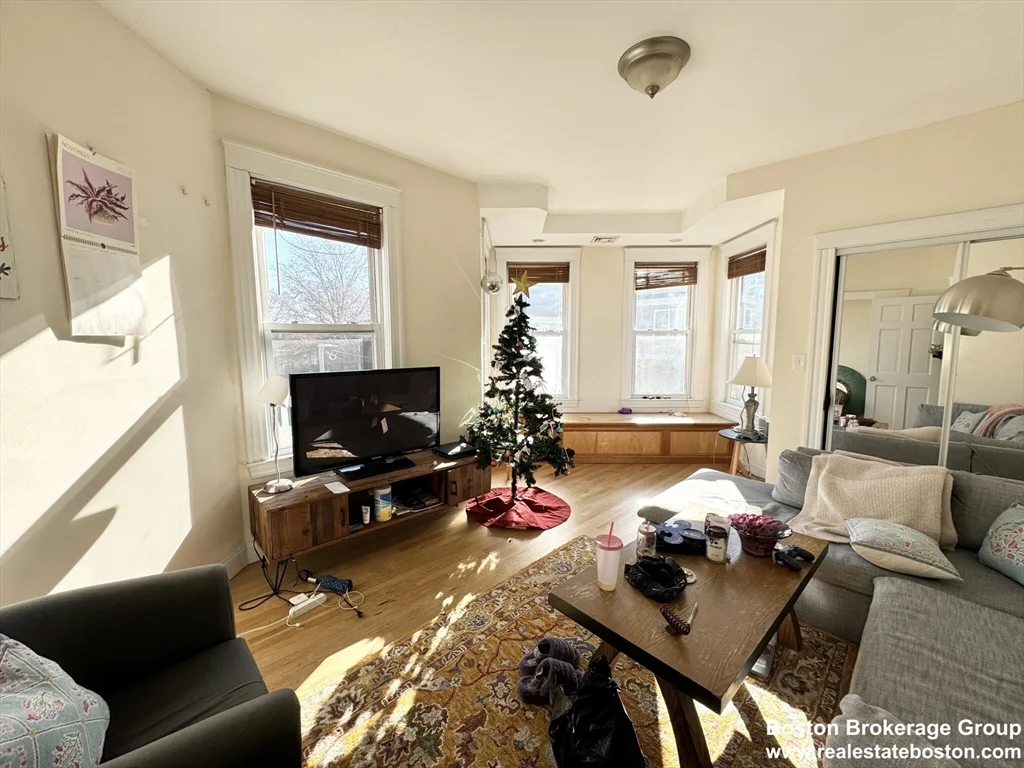 3 bed, 2 bath apartment for rent at 37 Hillside St Unit 3, Mission Hill — photo 3 of 6