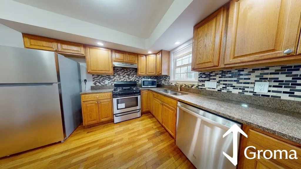 5 bed, 2.5 bath apartment for rent at 37 Juniper St Unit 1, Roxbury — photo 1 of 27