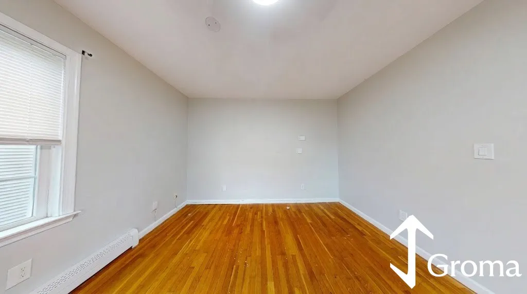 5 bed, 2.5 bath apartment for rent at 37 Juniper St Unit 1, Roxbury — photo 3 of 27