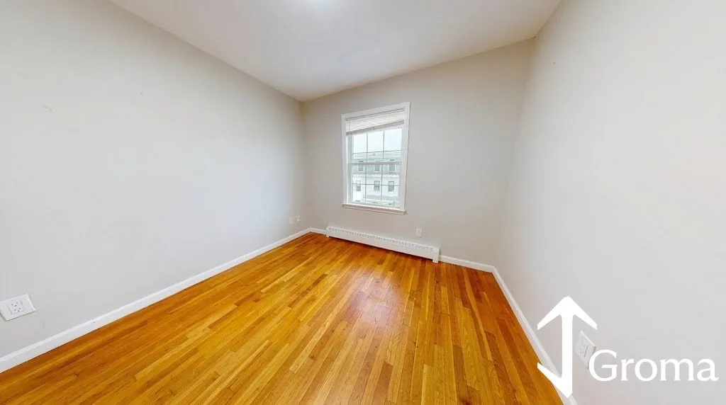 5 bed, 2.5 bath apartment for rent at 37 Juniper St Unit 1, Roxbury — photo 9 of 27