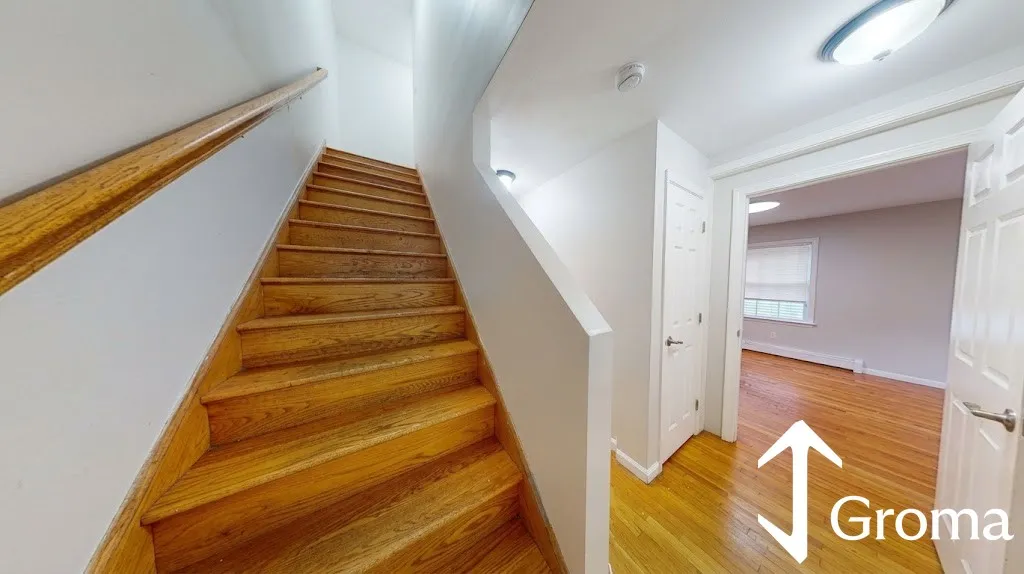 5 bed, 2.5 bath apartment for rent at 37 Juniper St Unit 1, Roxbury — photo 7 of 27