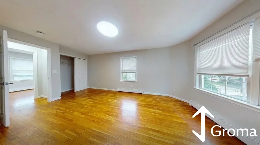 5 bed, 2.5 bath apartment for rent at 37 Juniper St Unit 1, Roxbury — photo 11 of 27