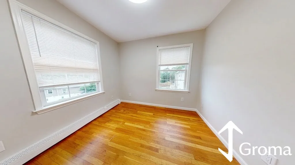 5 bed, 2.5 bath apartment for rent at 37 Juniper St Unit 1, Roxbury — photo 10 of 27