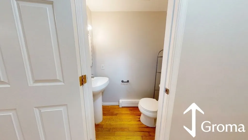 5 bed, 2.5 bath apartment for rent at 37 Juniper St Unit 1, Roxbury — photo 4 of 27