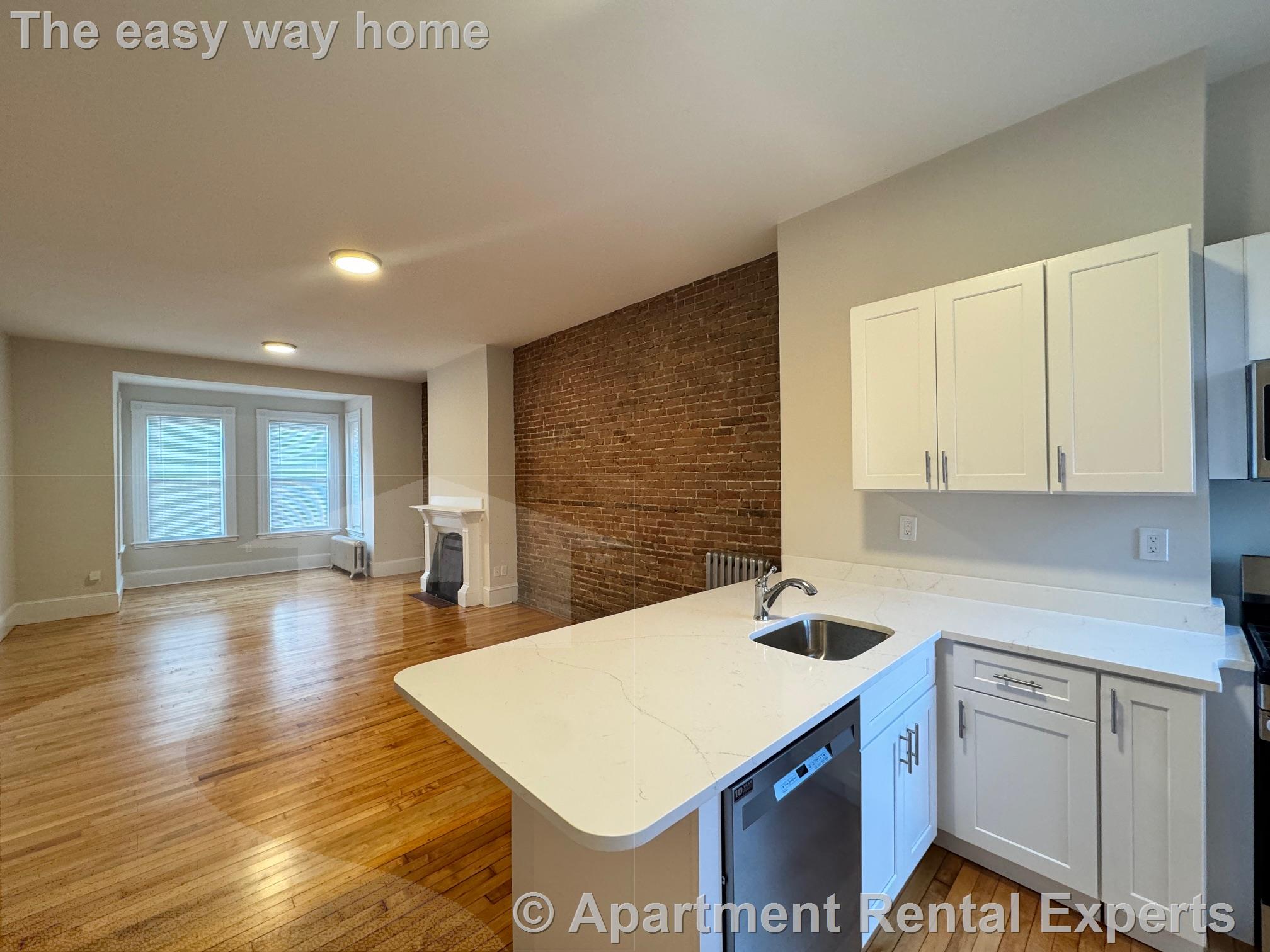 1 bed, 1 bath apartment for rent at 37 Laurel St Unit 1, Spring Hill — photo 2 of 14