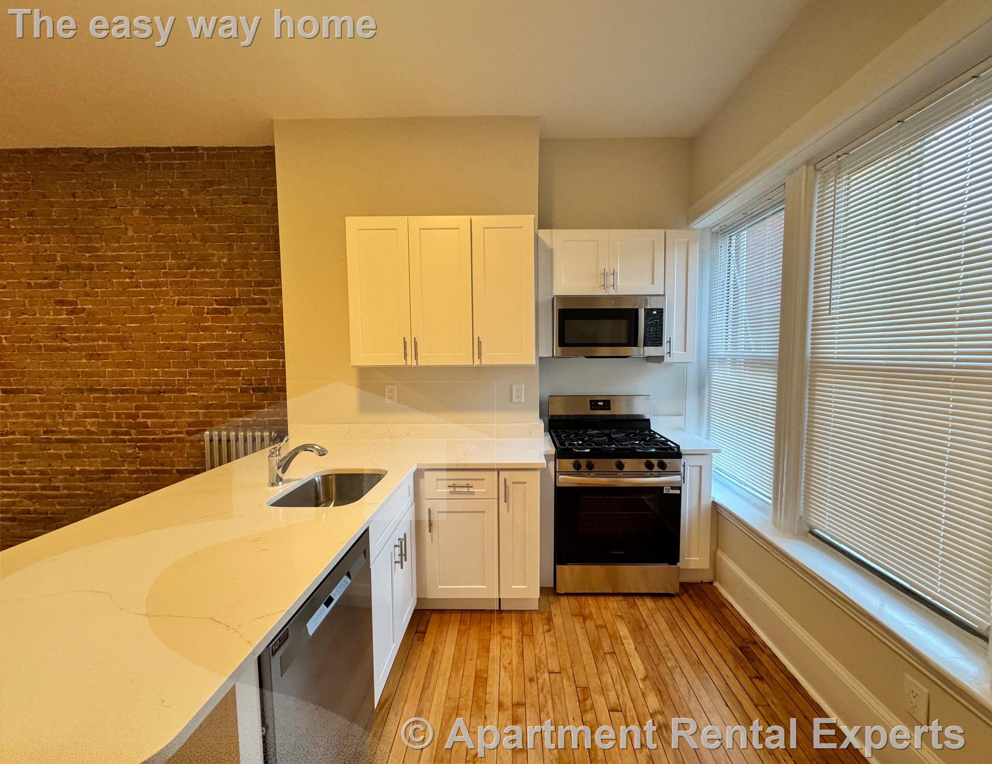 1 bed, 1 bath apartment for rent at 37 Laurel St Unit 1, Spring Hill — photo 3 of 14