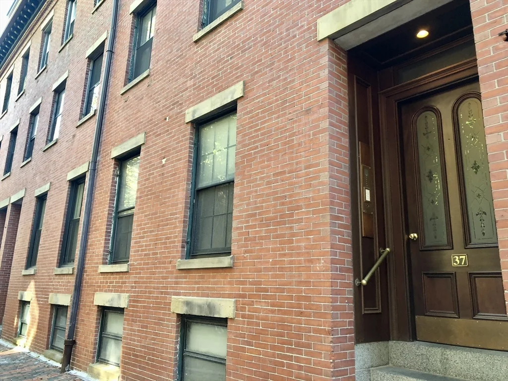 1 bed, 1 bath apartment for rent at 37 Lawrence St Unit 14, South End — photo 9 of 10
