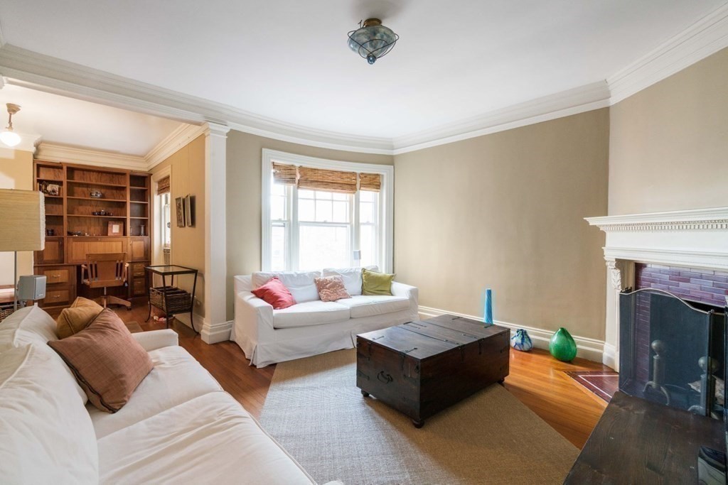 2 bed, 1 bath apartment for rent at 37 Lee Stno Broker Fee Furnished Unit 7, Harvard Square — photo 3 of 19