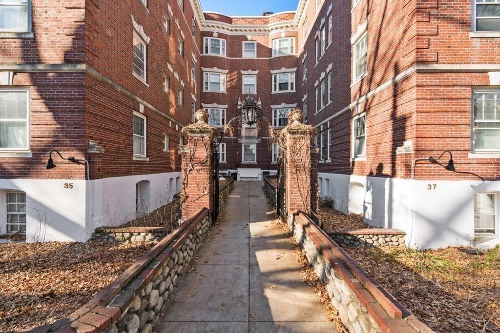 2 bed, 1 bath apartment for rent at 37 Lee Stno Broker Fee Furnished Unit Seven, Harvard Square