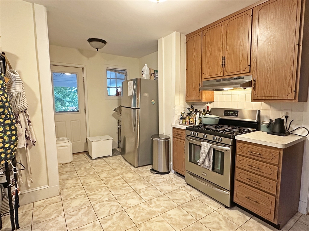 3 bed, 1 bath apartment for rent at 37 Lewis St Unit 2, Newtonville — photo 7 of 27