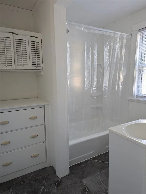 3 bed, 2 bath apartment for rent at 37 Linden St Unit 2, Rockland — photo 9 of 18