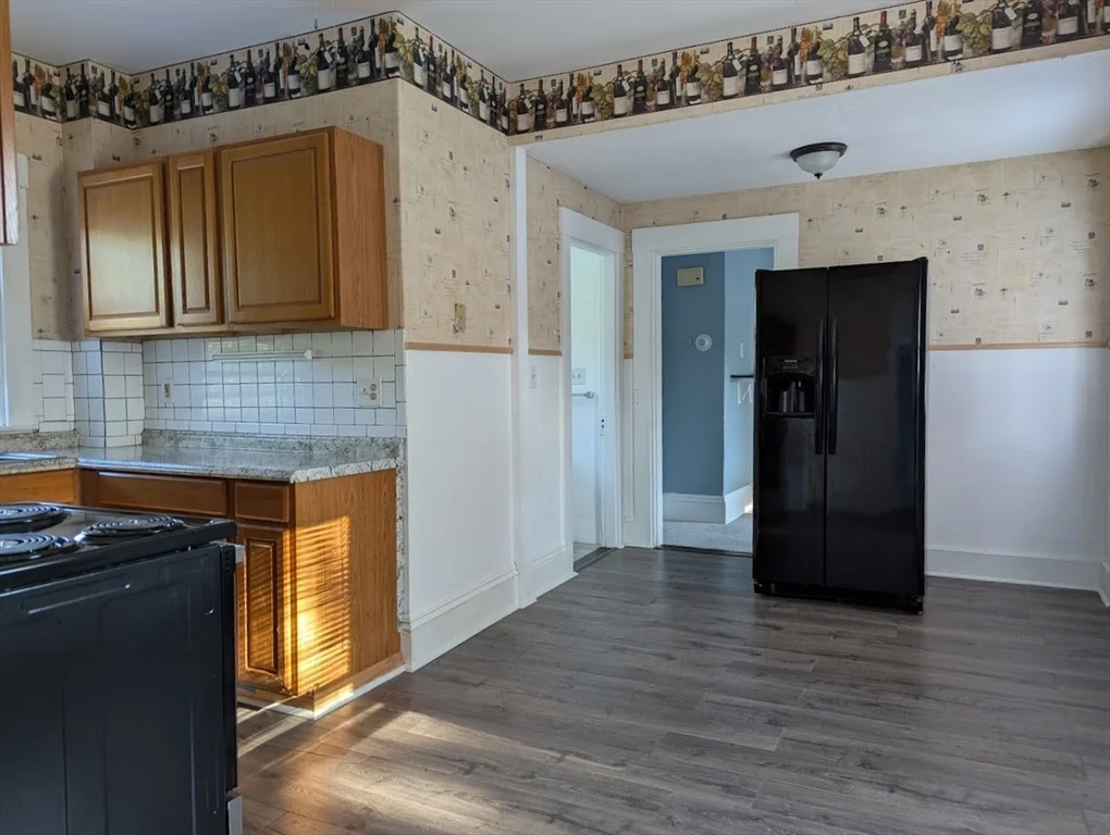 3 bed, 2 bath apartment for rent at 37 Linden St Unit 2, Rockland — photo 1 of 18