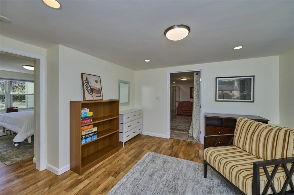 5 bed, 1 bath apartment for rent at 37 Locust St Unit 1, Burlington — photo 16 of 29