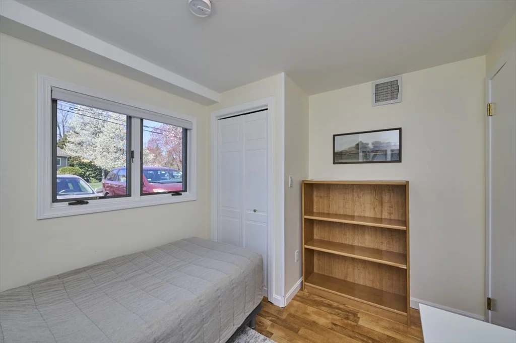 5 bed, 1 bath apartment for rent at 37 Locust St Unit 1, Burlington — photo 19 of 29
