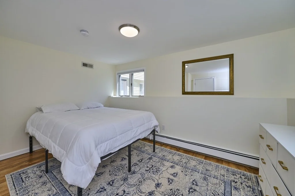 5 bed, 1 bath apartment for rent at 37 Locust St Unit 1, Burlington — photo 18 of 29