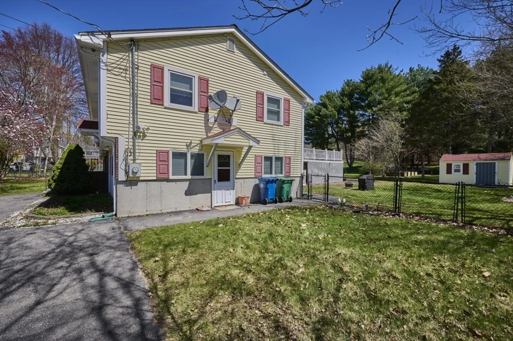 5 bed, 1 bath apartment for rent at 37 Locust St Unit 1, Burlington — photo 4 of 29