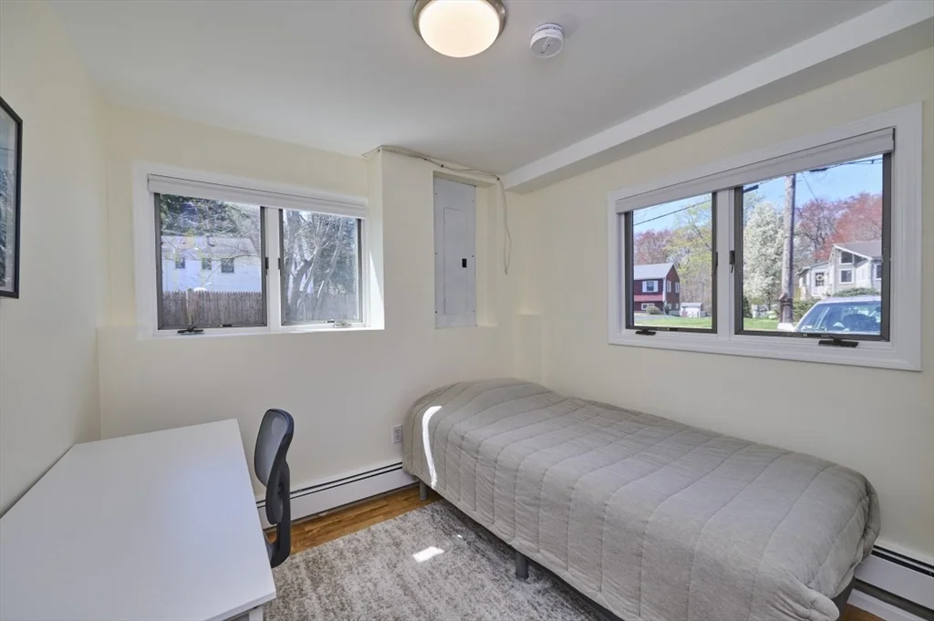 5 bed, 1 bath apartment for rent at 37 Locust St Unit 1, Burlington — photo 20 of 29