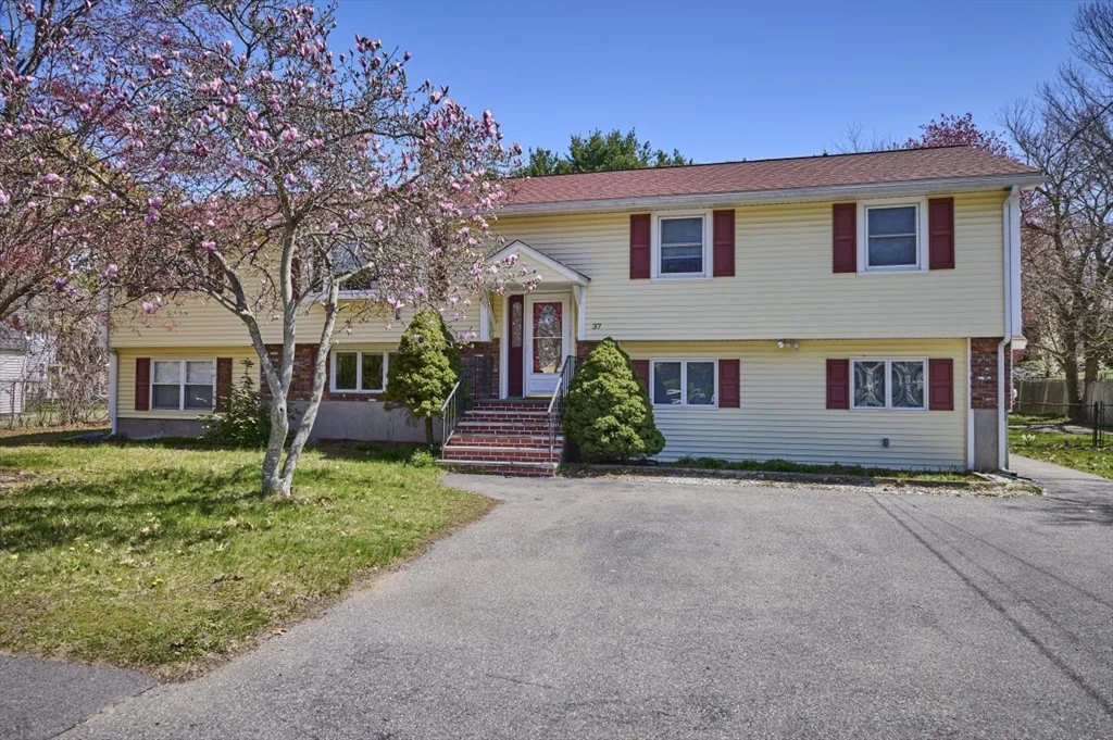 5 bed, 1 bath apartment for rent at 37 Locust St Unit 1, Burlington — photo 1 of 29