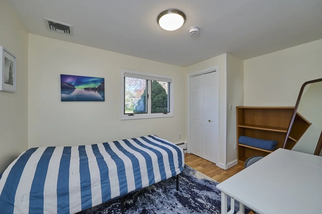5 bed, 1 bath apartment for rent at 37 Locust St Unit 1, Burlington — photo 22 of 29