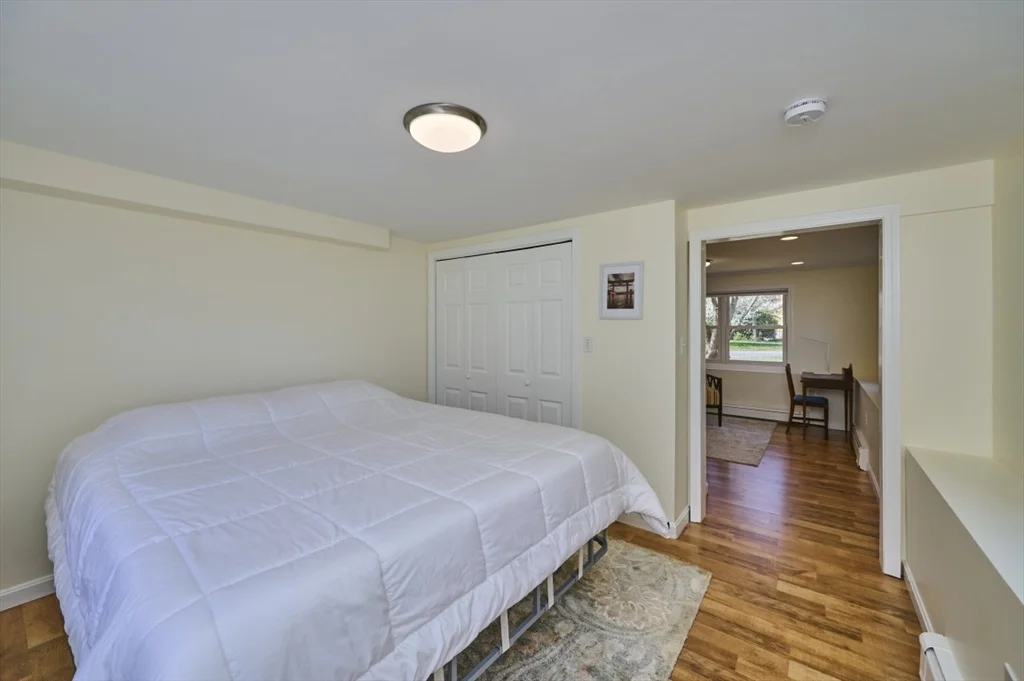5 bed, 1 bath apartment for rent at 37 Locust St Unit 1, Burlington — photo 23 of 29