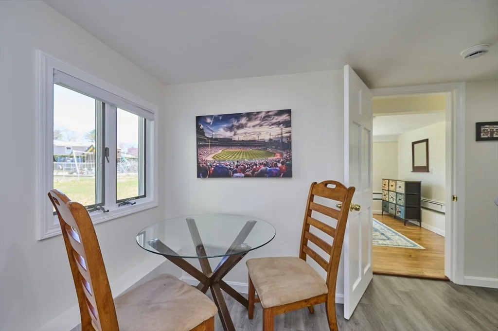 5 bed, 1 bath apartment for rent at 37 Locust St Unit 1, Burlington — photo 14 of 29