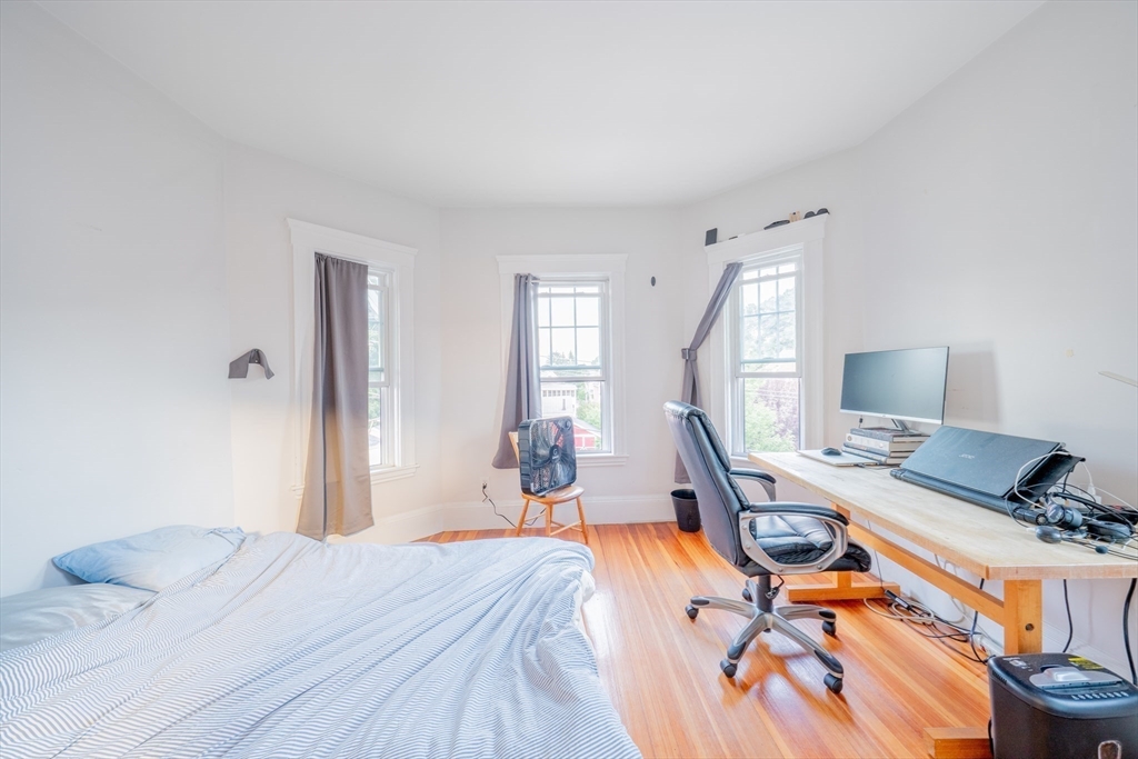 3 bed, 1 bath apartment for rent at 37 Magoun St Unit 3, North Cambridge — photo 2 of 11