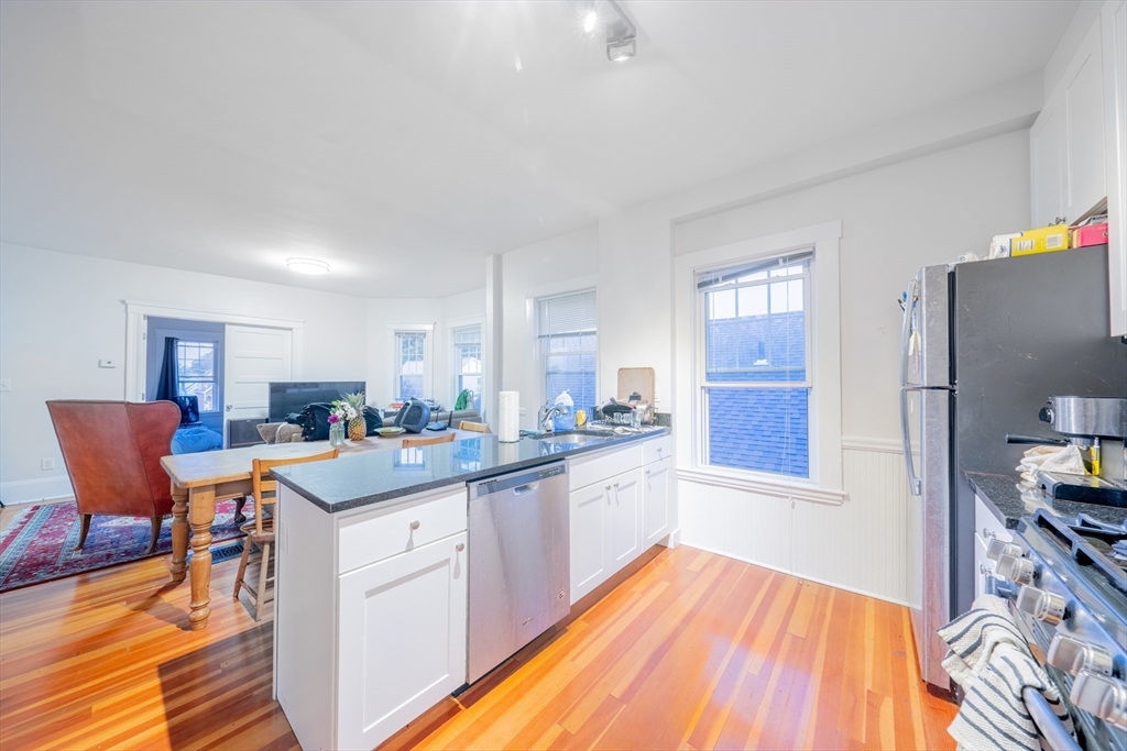 3 bed, 1 bath apartment for rent at 37 Magoun St Unit 3, North Cambridge — photo 3 of 11