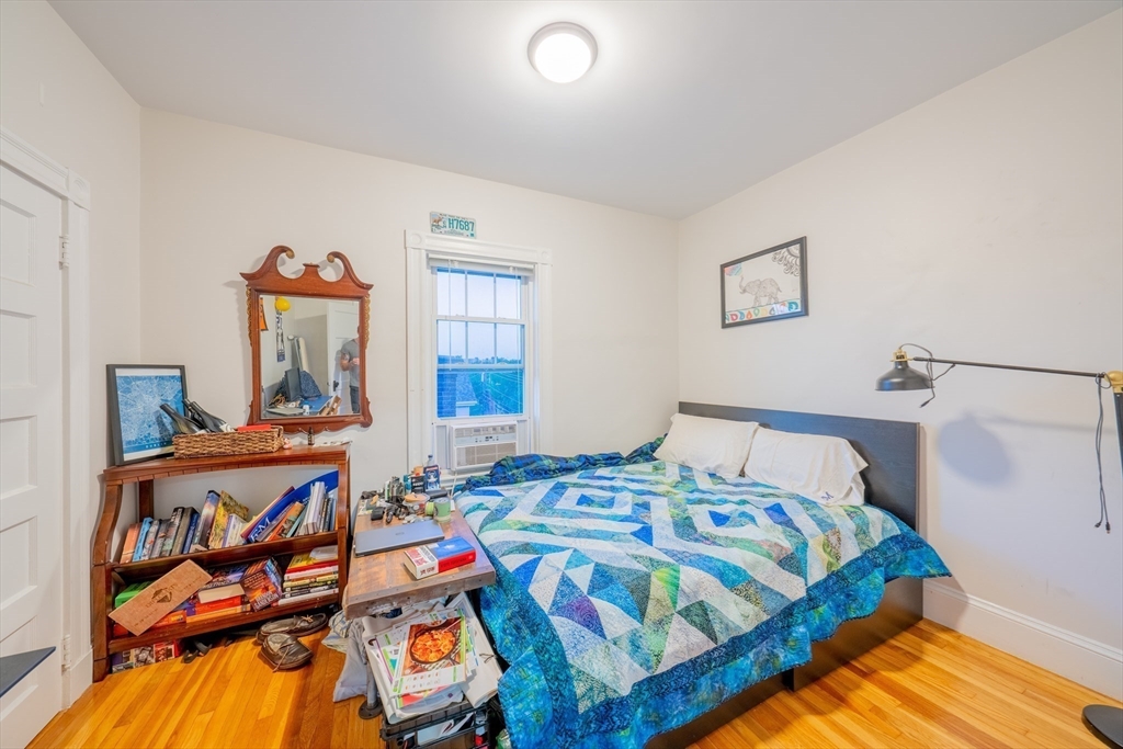 3 bed, 1 bath apartment for rent at 37 Magoun St Unit 3, North Cambridge — photo 4 of 11