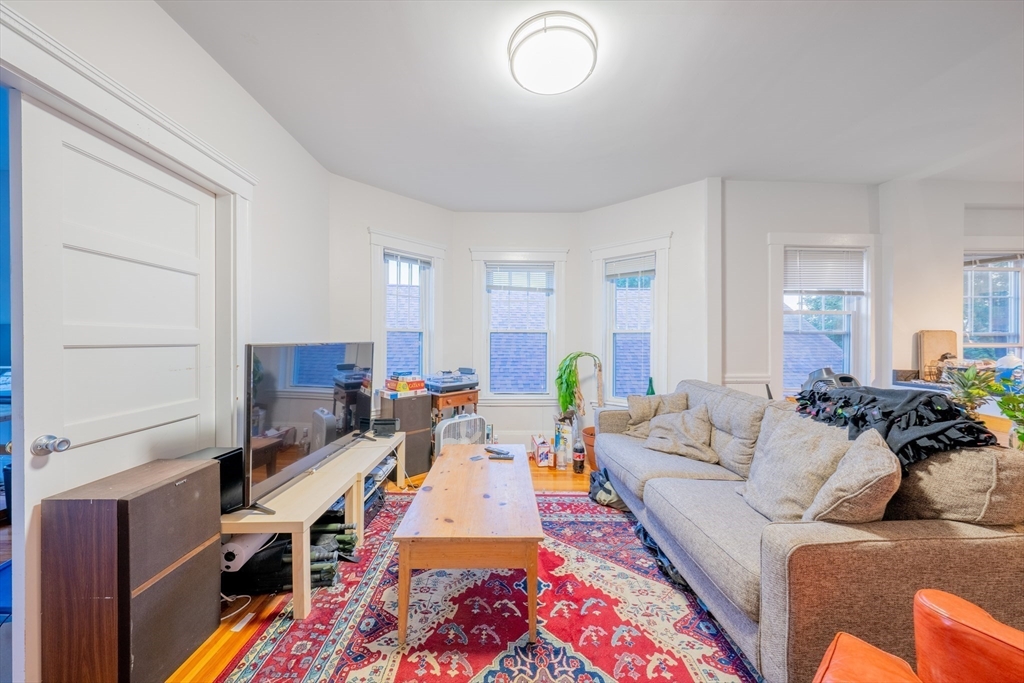 3 bed, 1 bath apartment for rent at 37 Magoun St Unit 3, North Cambridge — photo 6 of 11