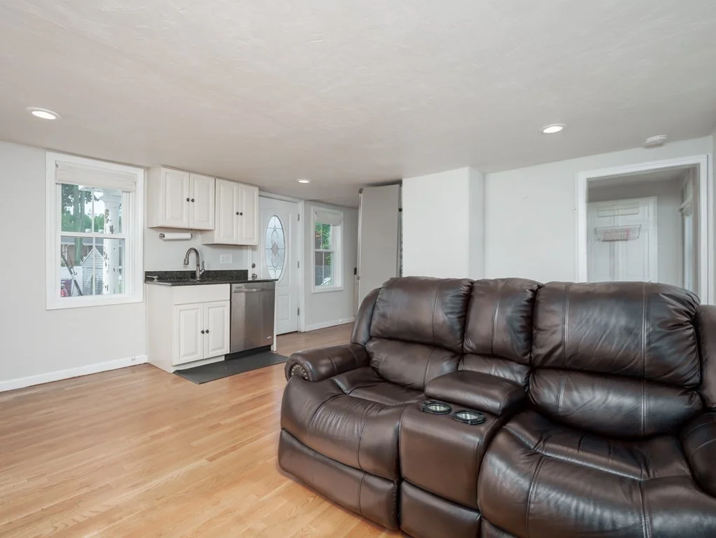 2 bed, 1 bath apartment for rent at 37 Main St Unit A, Framingham — photo 22 of 24