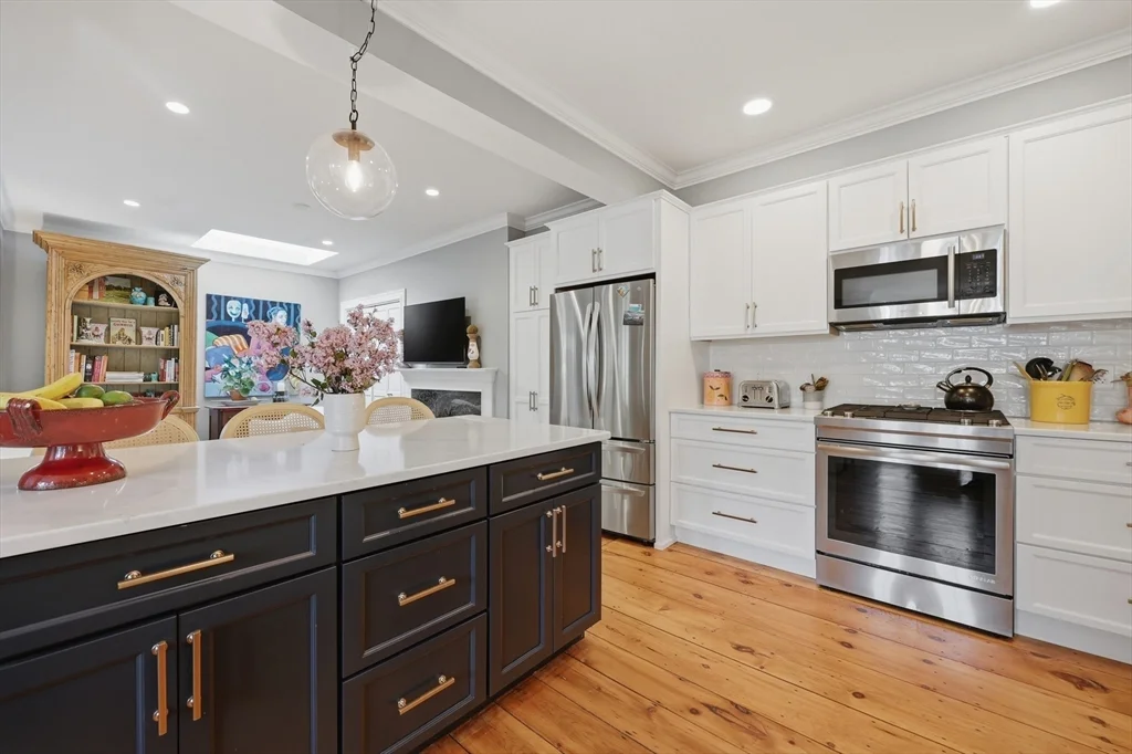 3 bed, 2 bath apartment for rent at 37 Marlboro St Unit 37, Newburyport — photo 14 of 36