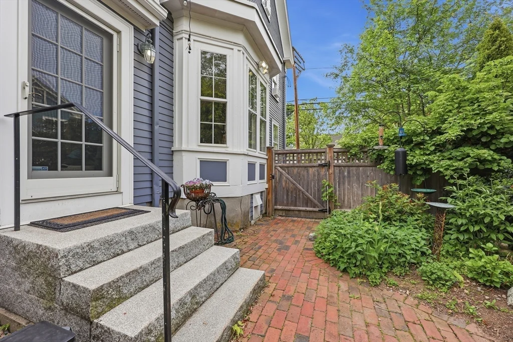 3 bed, 2 bath apartment for rent at 37 Marlboro St Unit 37, Newburyport — photo 34 of 36
