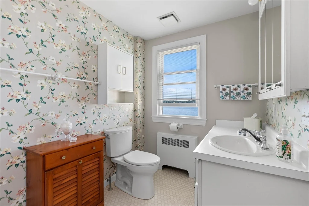 3 bed, 2 bath apartment for rent at 37 Marmion Way, Rockport — photo 22 of 25