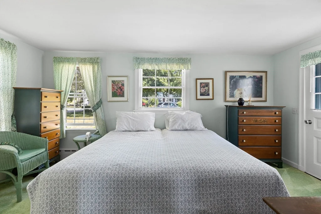 3 bed, 2 bath apartment for rent at 37 Marmion Way, Rockport — photo 20 of 25