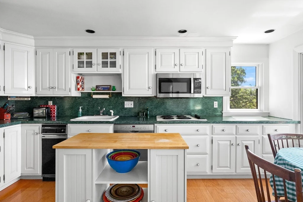 3 bed, 2 bath apartment for rent at 37 Marmion Way, Rockport — photo 6 of 25