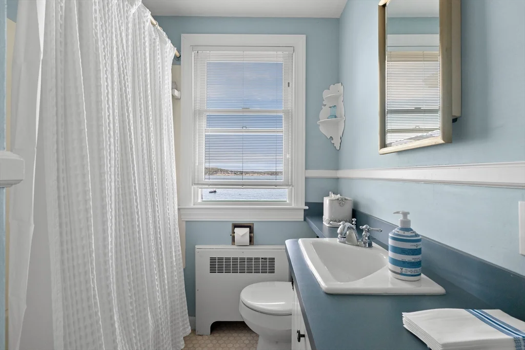 3 bed, 2 bath apartment for rent at 37 Marmion Way, Rockport — photo 19 of 25