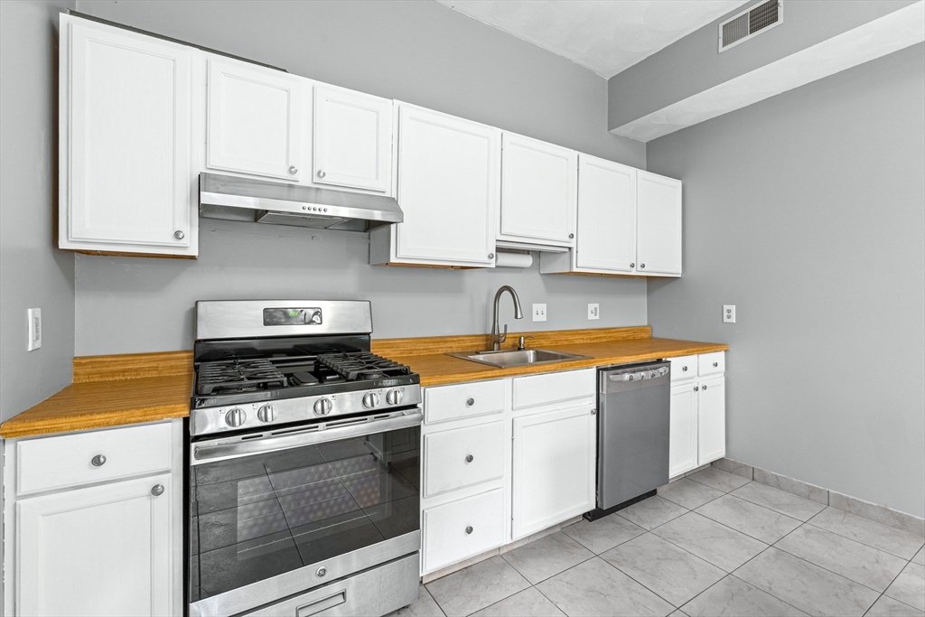 2 bed, 1 bath apartment for rent at 37 Munroe St Unit 2, Somerville — photo 3 of 25