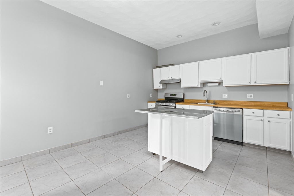 2 bed, 1 bath apartment for rent at 37 Munroe St Unit 2, Somerville — photo 5 of 25