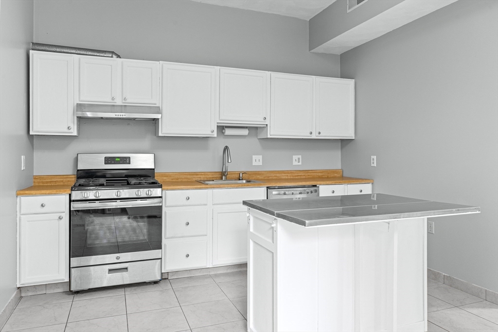 2 bed, 1 bath apartment for rent at 37 Munroe St Unit 2, Somerville — photo 2 of 25