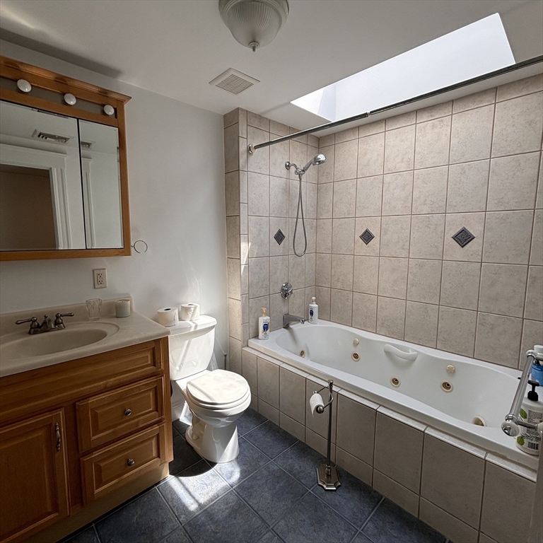 2 bed, 2 bath apartment for rent at 37 O Unit 3, South Boston — photo 16 of 18