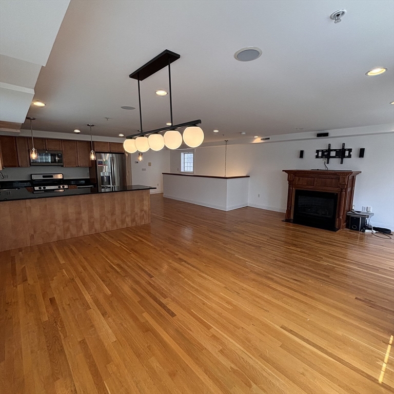 2 bed, 2 bath apartment for rent at 37 O Unit 3, South Boston — photo 2 of 18