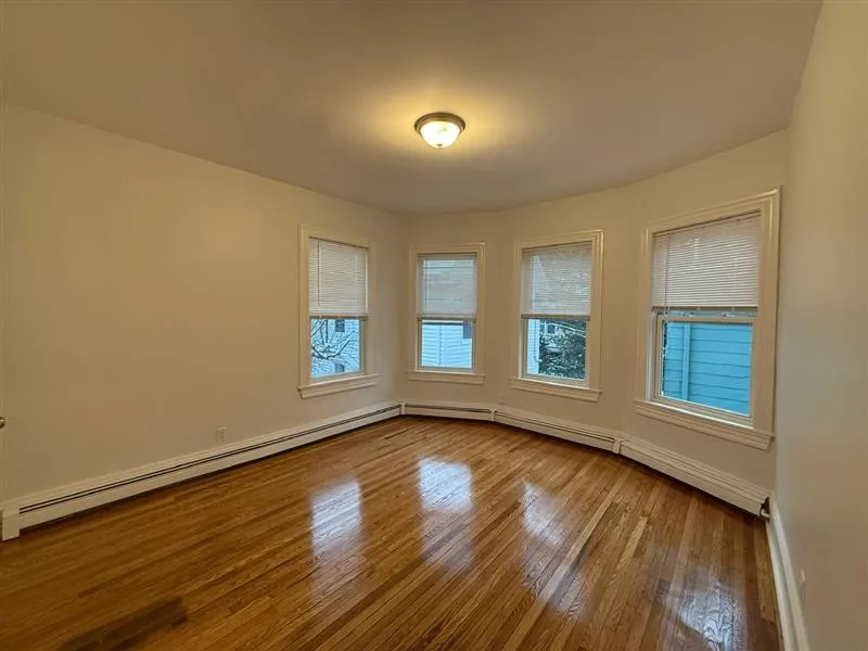 2 bed, 1 bath apartment for rent at 37 Oak St Unit 2r, Ward Two — photo 7 of 11